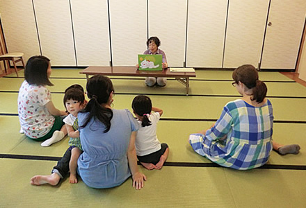 「せっちゃん ばあば」の紙芝居や絵本の読み聞かせ